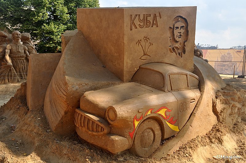 Sand Festival в России: песчаная скульптура с «Кубой» и классическим автомобилем